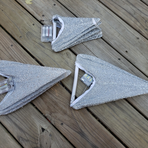 Three Battery Powered Light up hanging stars - Picture 6 of 8